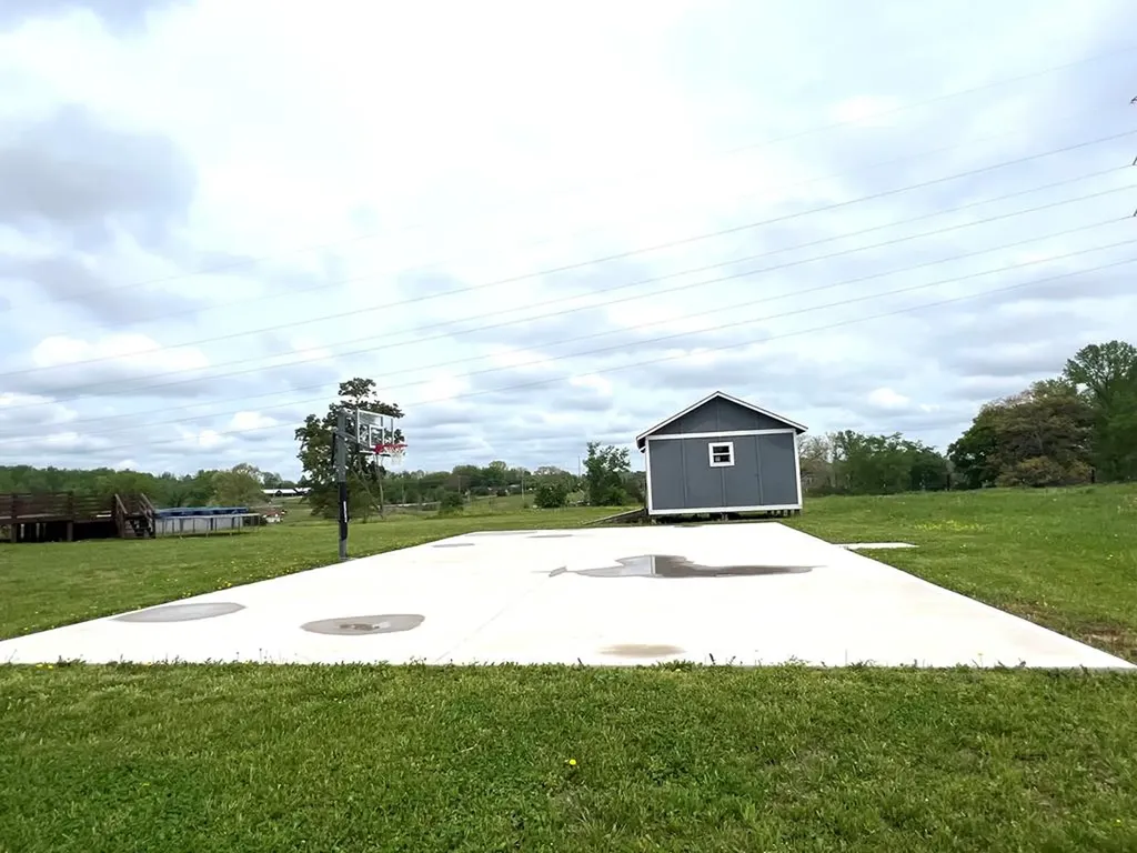 793 Elmore Town Road Baxter TN 38544