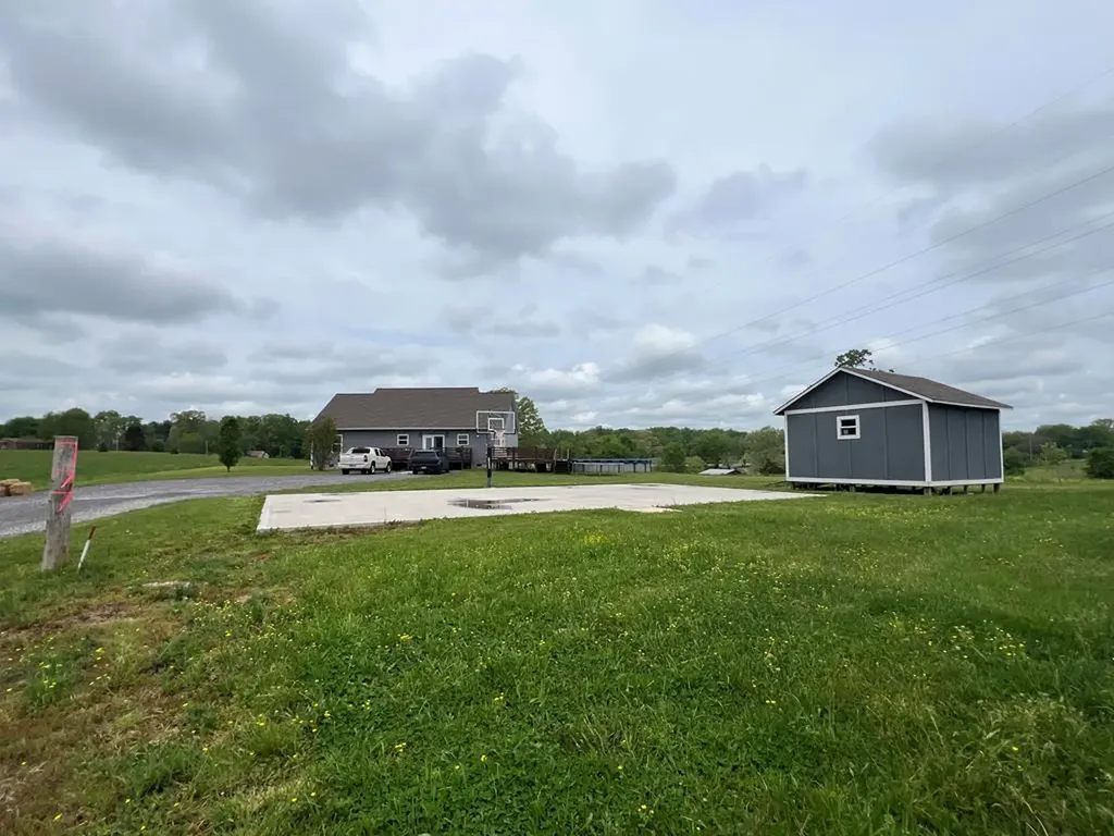 793 Elmore Town Road Baxter TN 38544