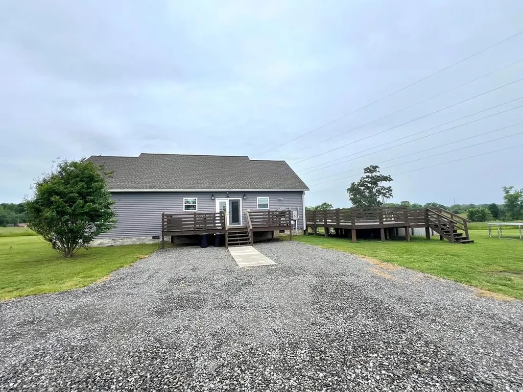 793 Elmore Town Road Baxter TN 38544