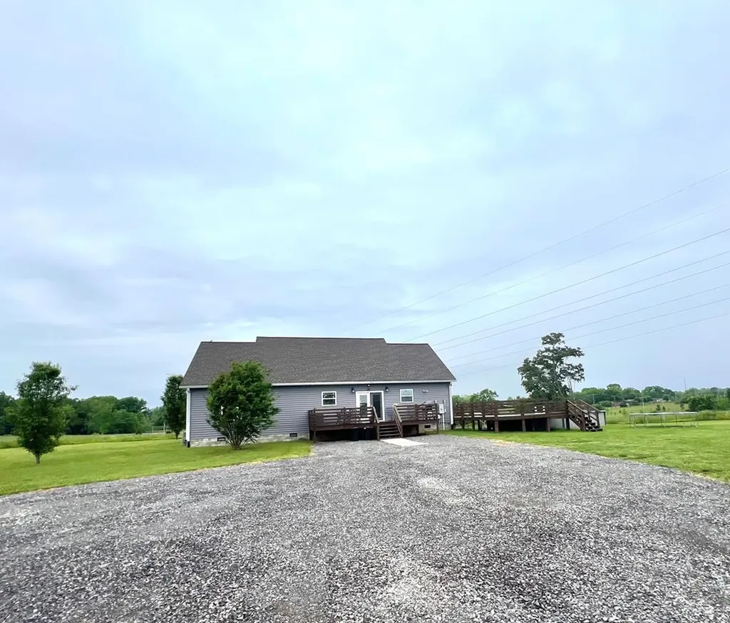 793 Elmore Town Road Baxter TN 38544