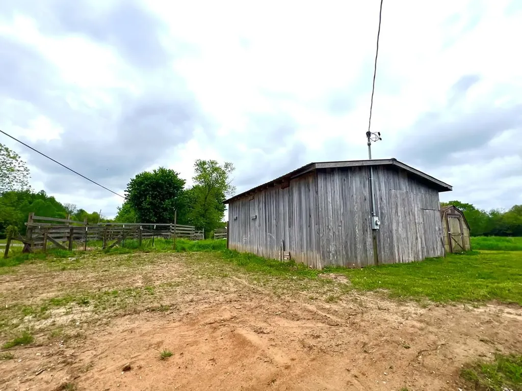 793 Elmore Town Road Baxter TN 38544