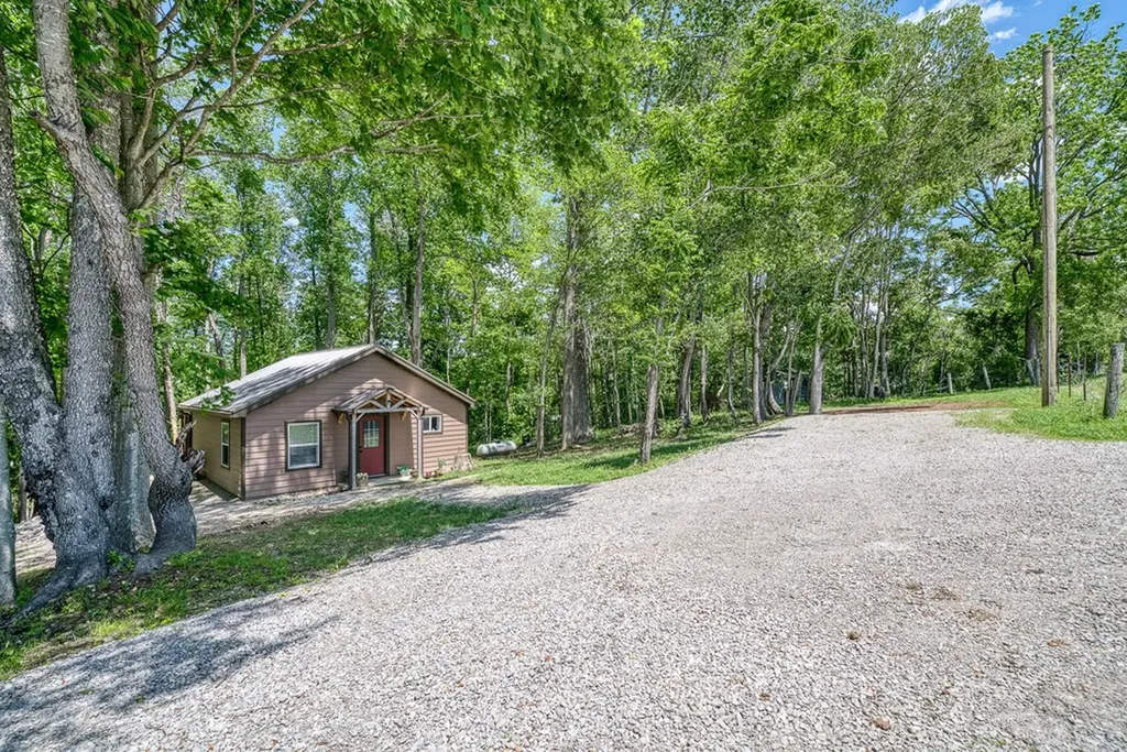 3269 Moodyville Road Byrdstown TN 38549