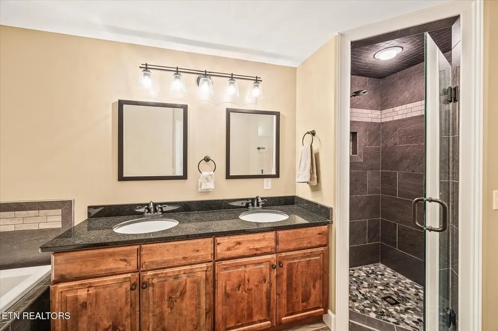 363 Bluff View Loop Crossville TN 38571