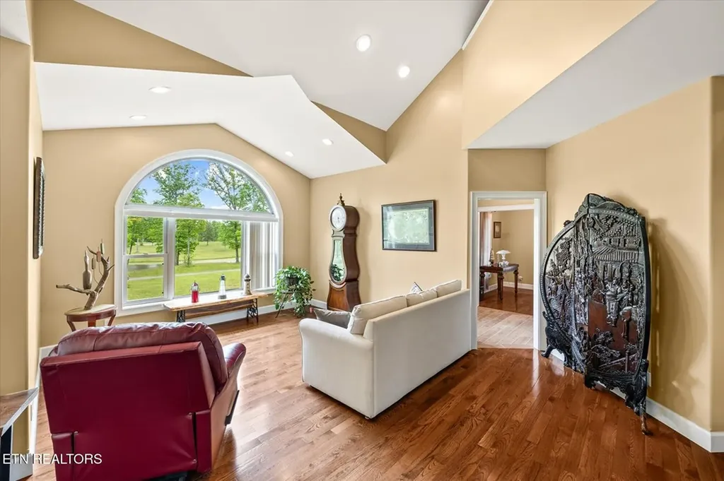 363 Bluff View Loop Crossville TN 38571