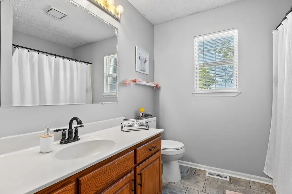 5024 Short Mountain Highway Smithville TN 37166