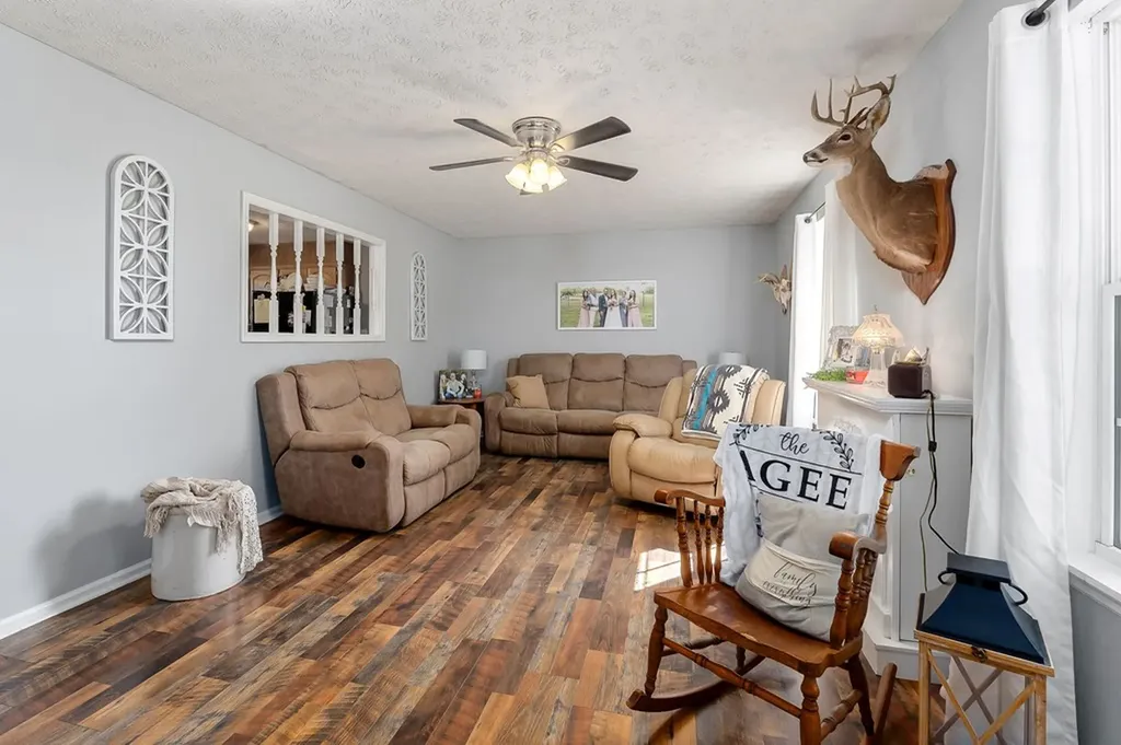 5024 Short Mountain Highway Smithville TN 37166