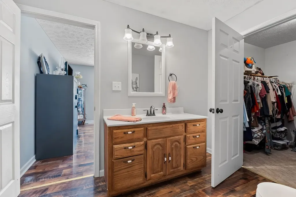 5024 Short Mountain Highway Smithville TN 37166