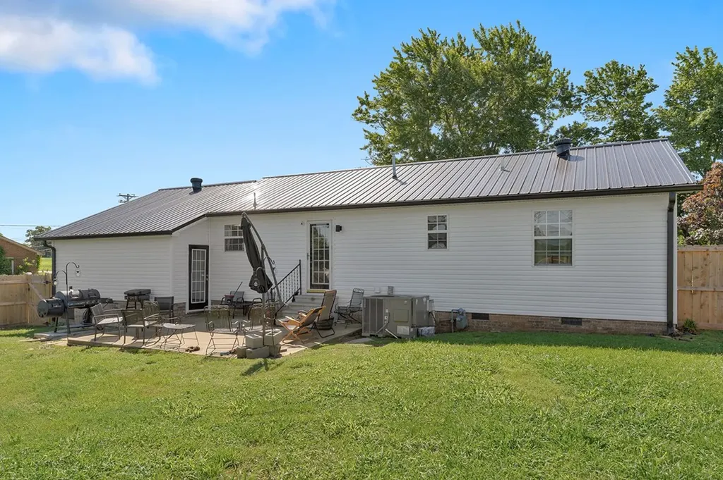 5024 Short Mountain Highway Smithville TN 37166