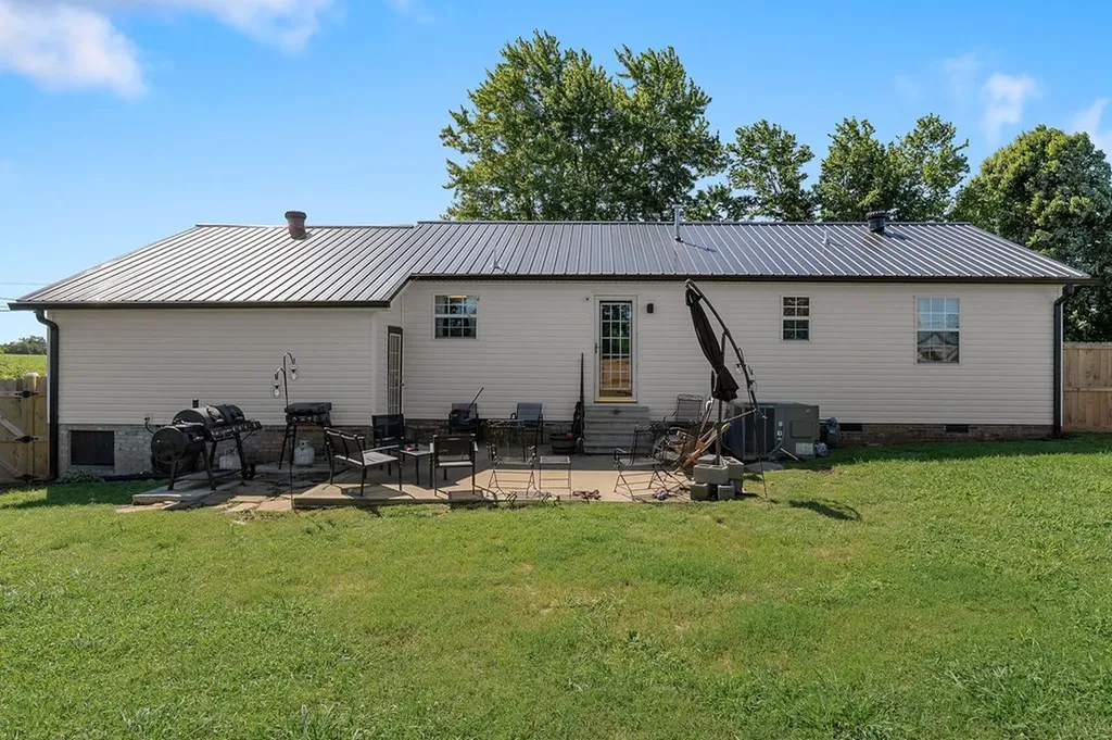 5024 Short Mountain Highway Smithville TN 37166