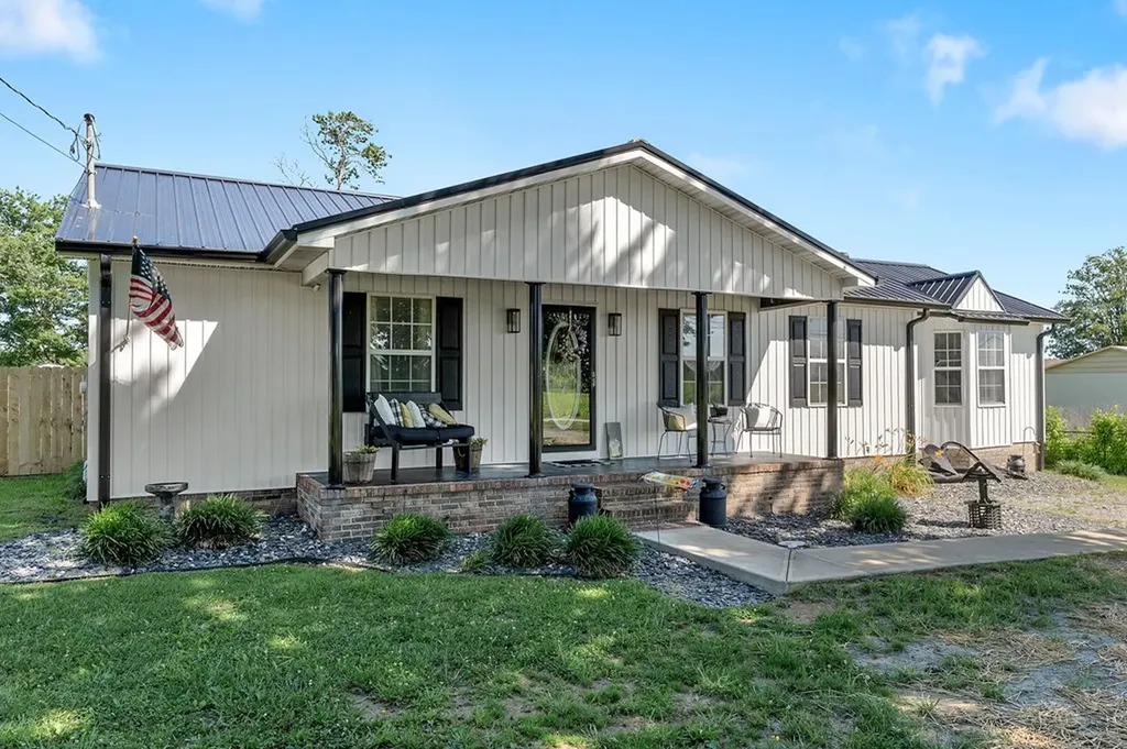 5024 Short Mountain Highway Smithville TN 37166