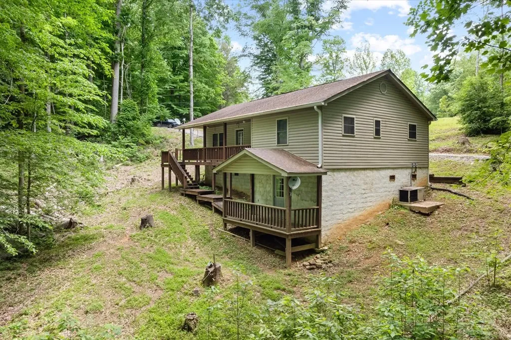 1103 Boles Beaty Road Alpine TN 38543