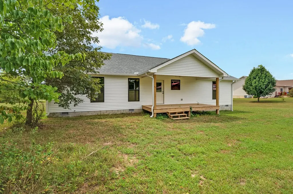 121 Willow Lake Drive Jamestown TN 38556