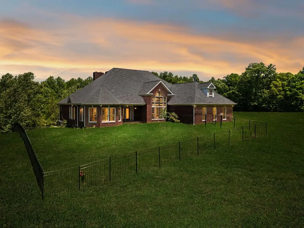 219 Dale Lane Hilham TN 38568