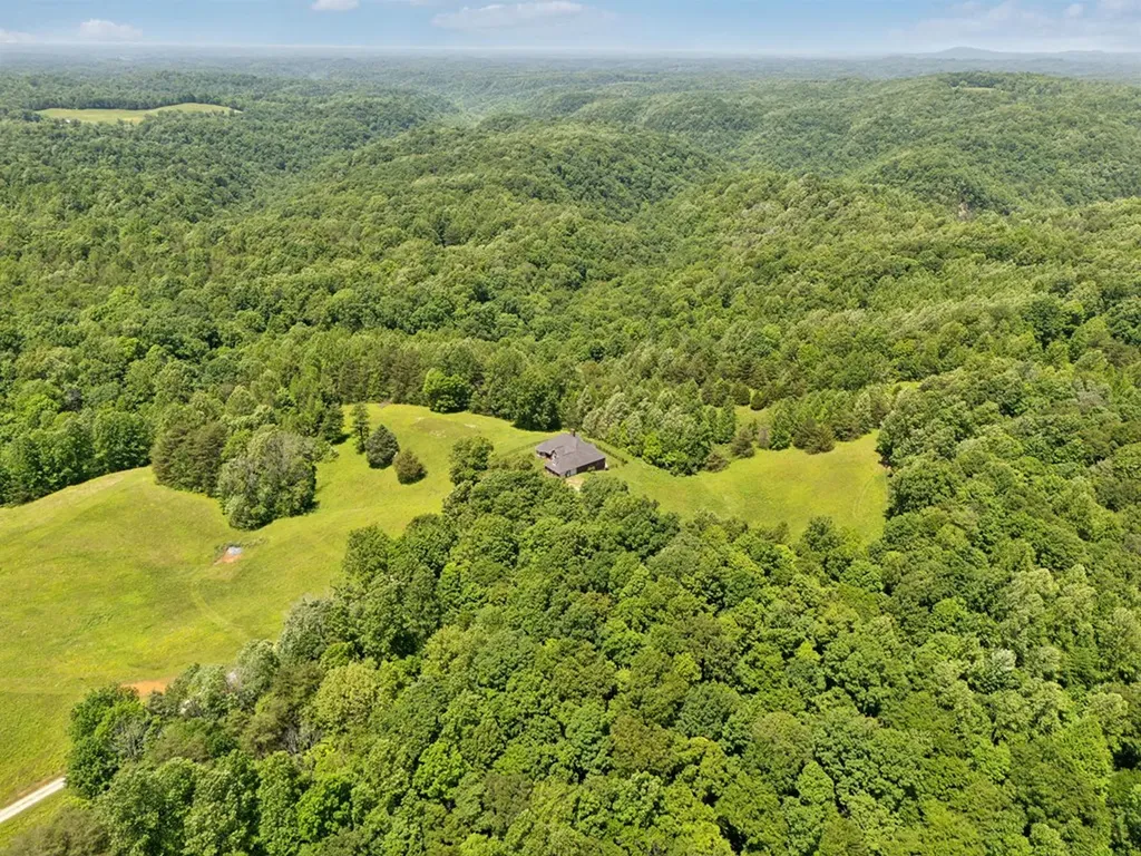 219 Dale Lane Hilham TN 38568