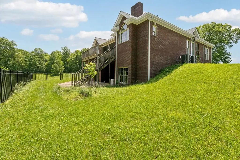 219 Dale Lane Hilham TN 38568