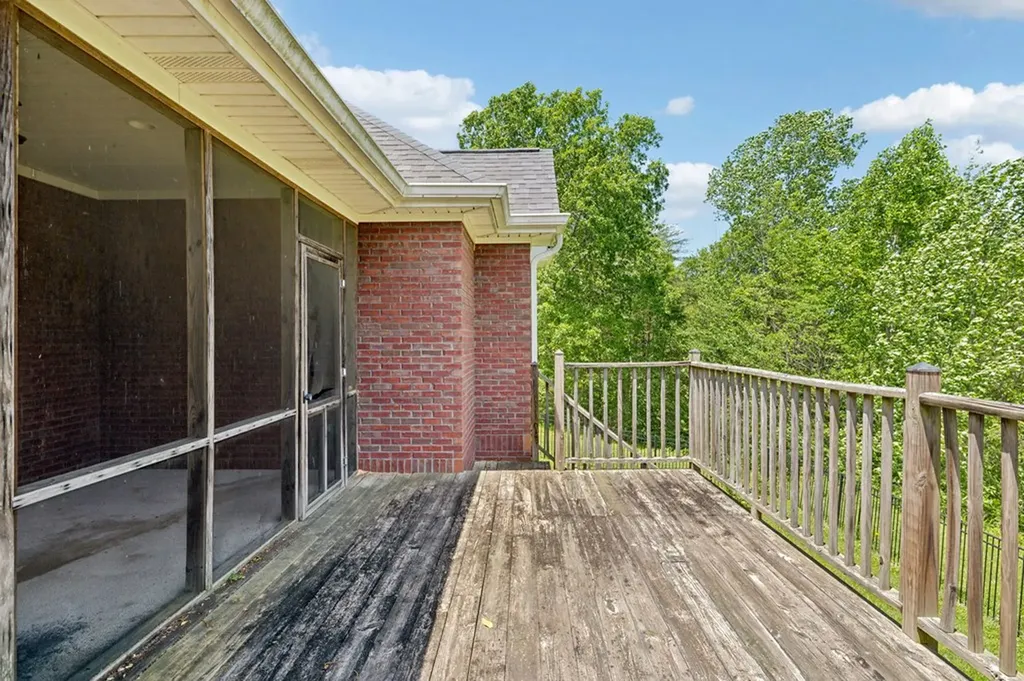 219 Dale Lane Hilham TN 38568