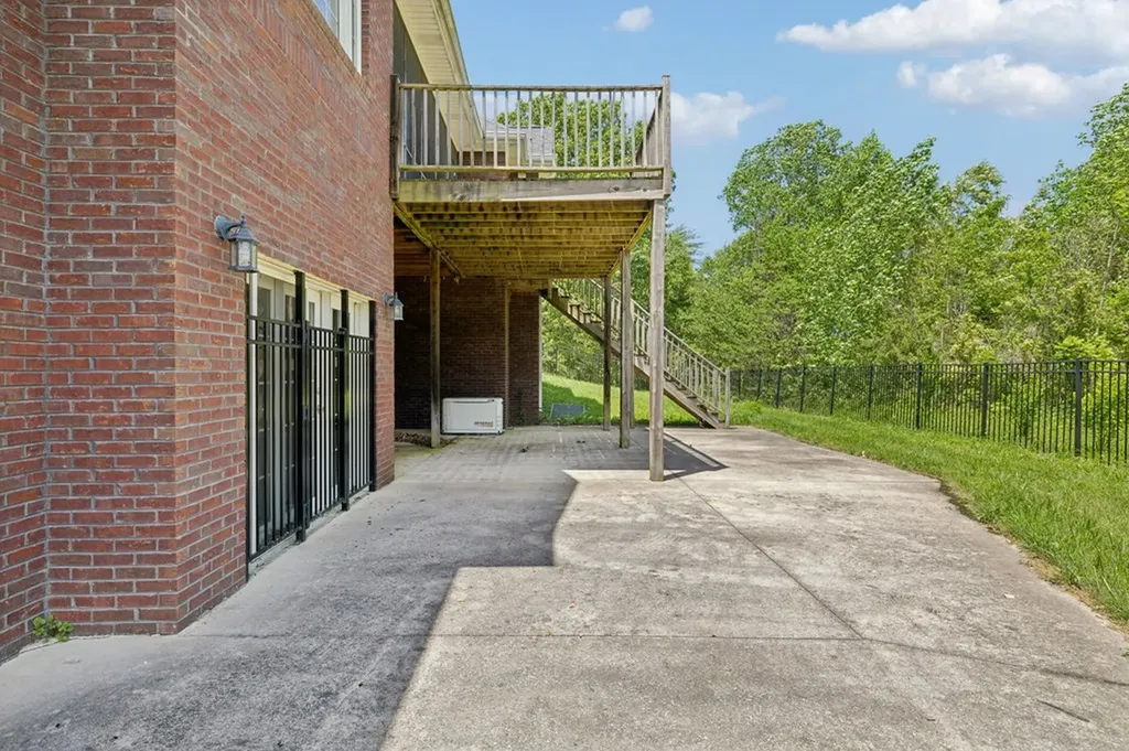 219 Dale Lane Hilham TN 38568