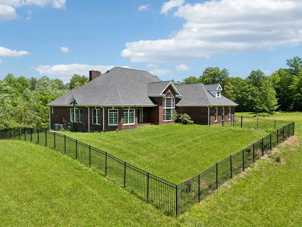 219 Dale Lane Hilham TN 38568