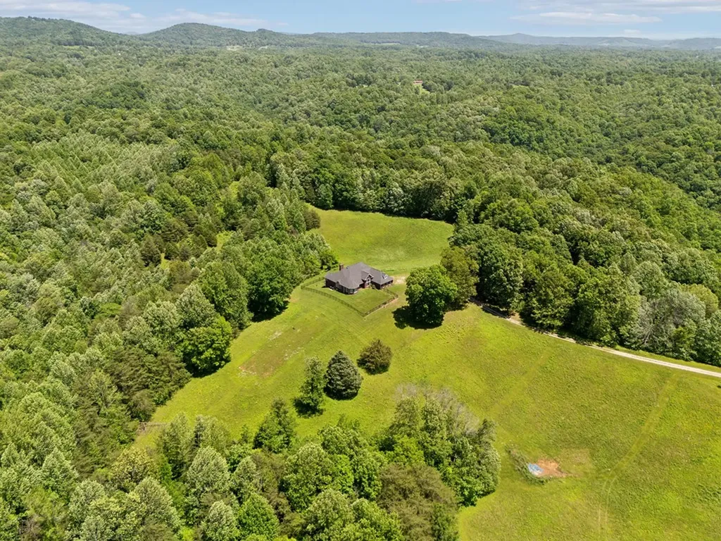 219 Dale Lane Hilham TN 38568