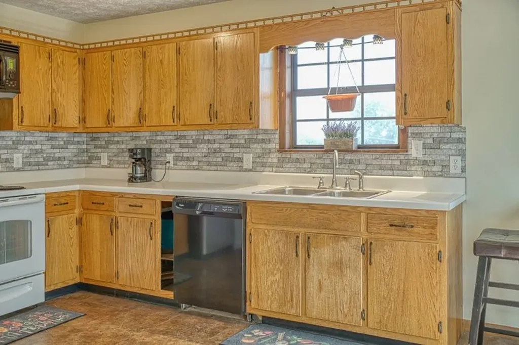 1022 Poplar Street Byrdstown TN 38549