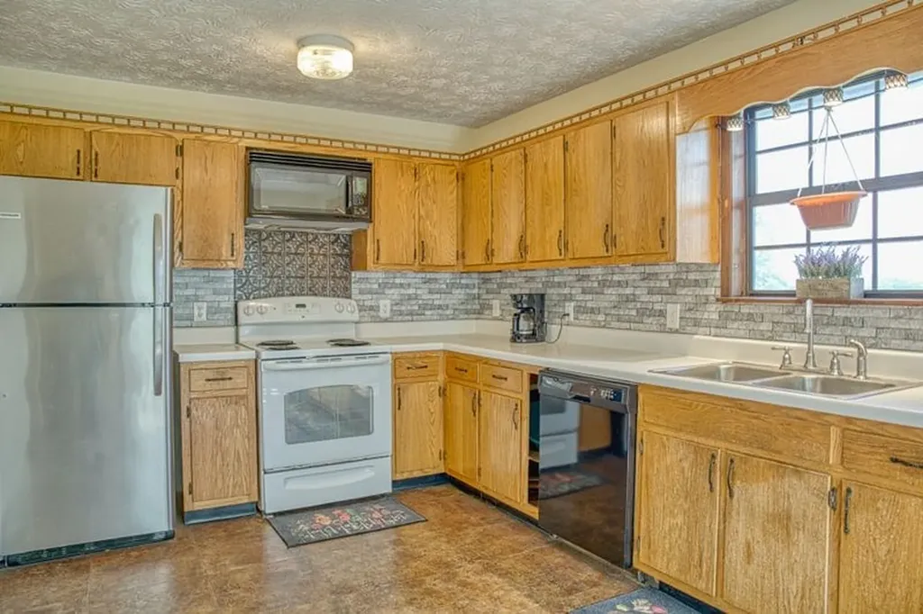 1022 Poplar Street Byrdstown TN 38549