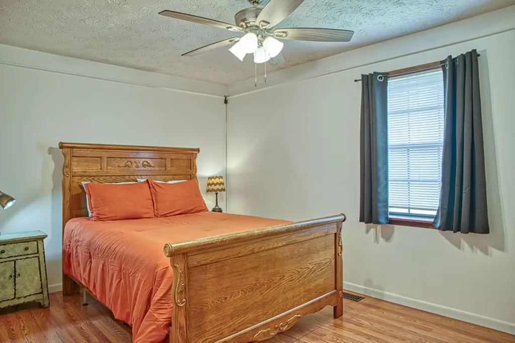 1022 Poplar Street Byrdstown TN 38549