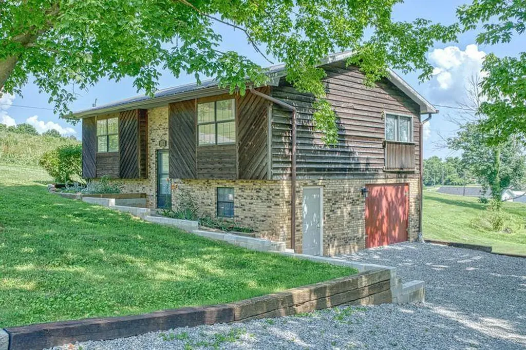 1022 Poplar Street Byrdstown TN 38549