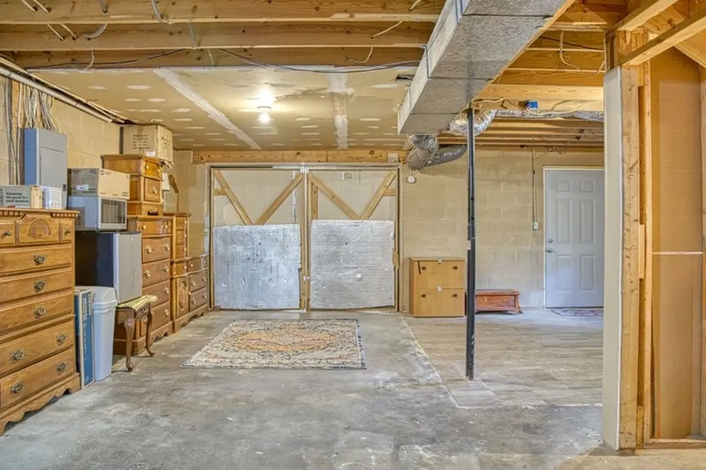 1022 Poplar Street Byrdstown TN 38549