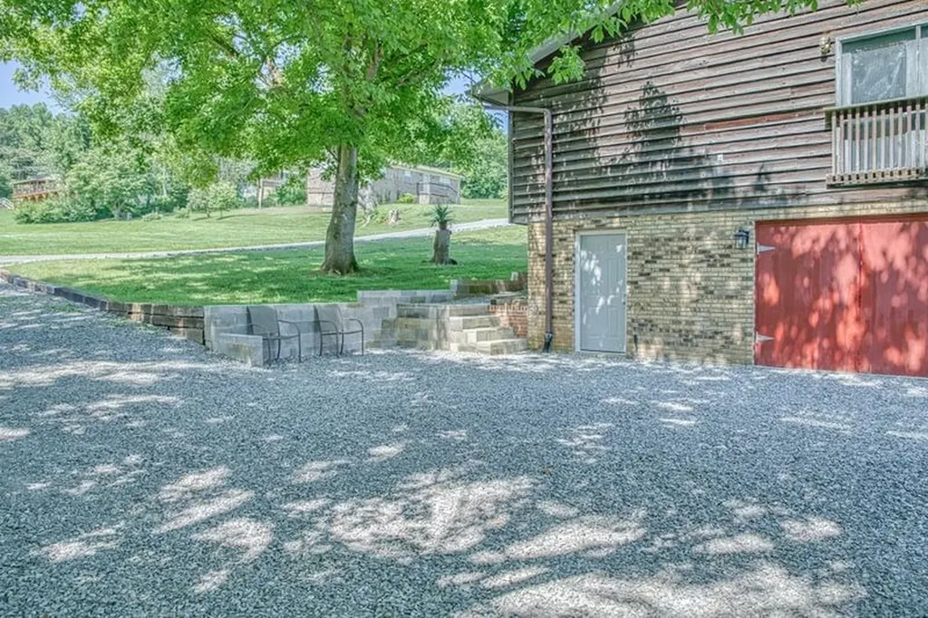 1022 Poplar Street Byrdstown TN 38549