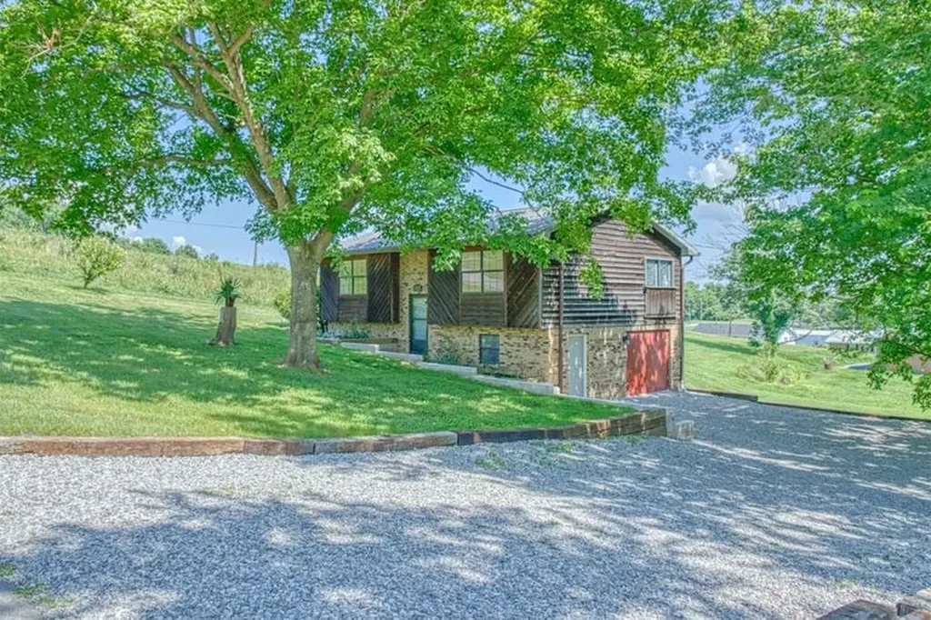 1022 Poplar Street Byrdstown TN 38549