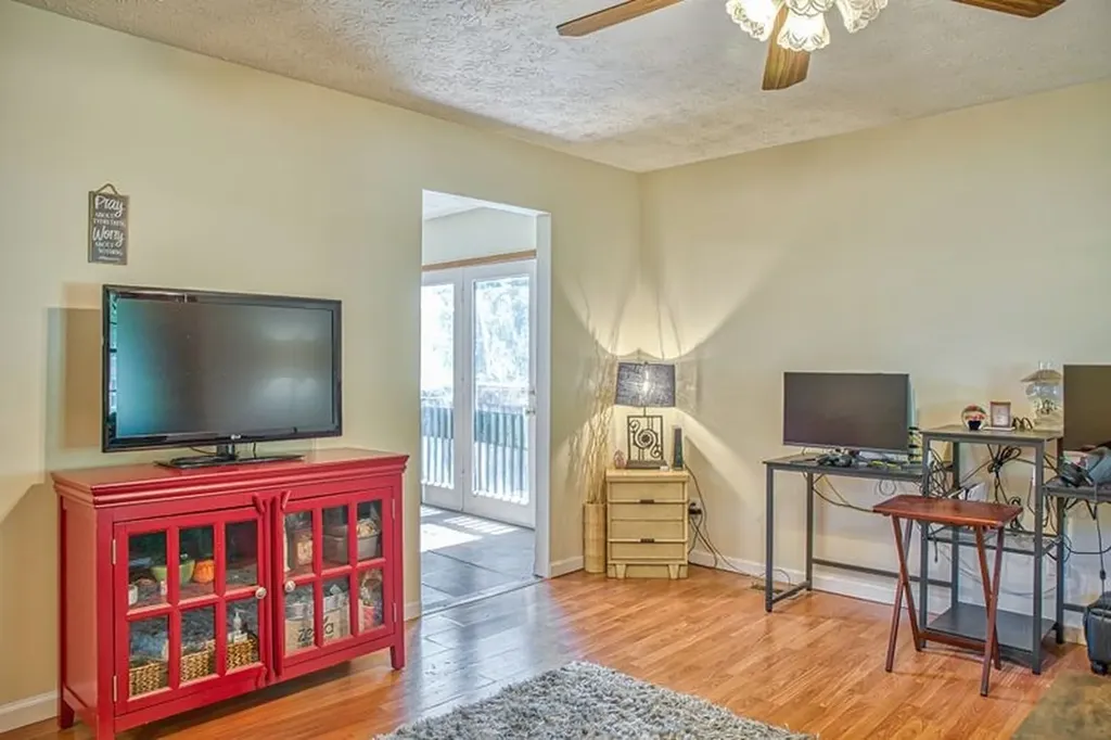 1022 Poplar Street Byrdstown TN 38549