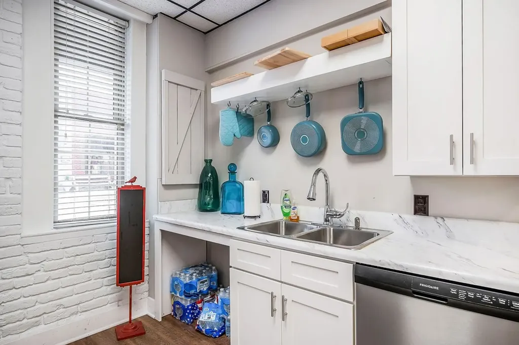 105 W Walnut Smithville TN 37166