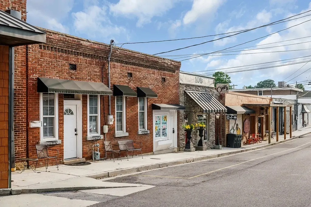 105 W Walnut Smithville TN 37166