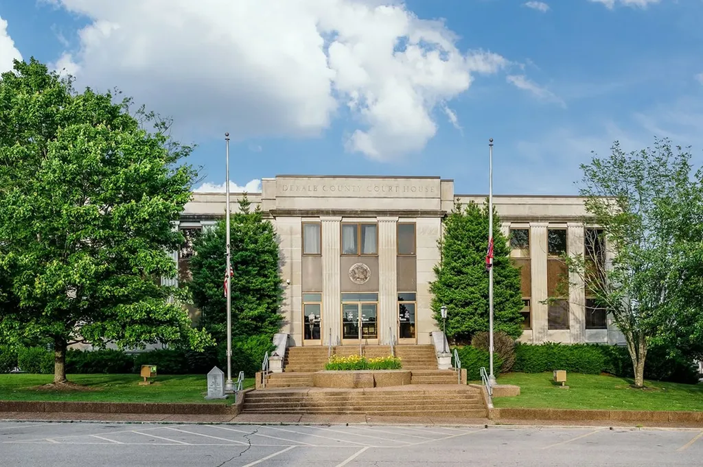 105 W Walnut Smithville TN 37166