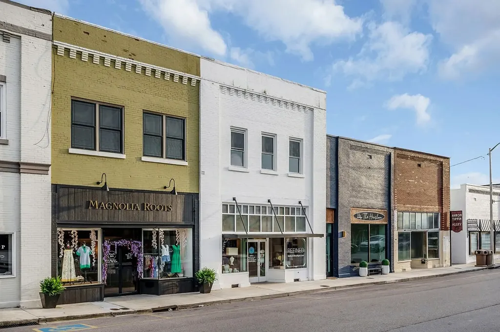 105 W Walnut Smithville TN 37166