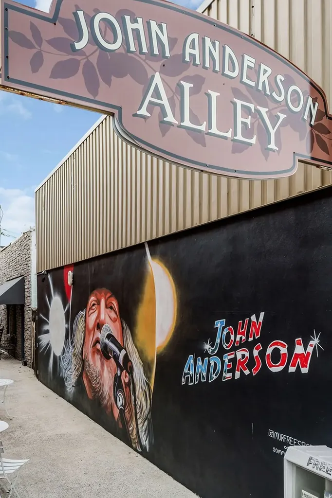 105 W Walnut Smithville TN 37166