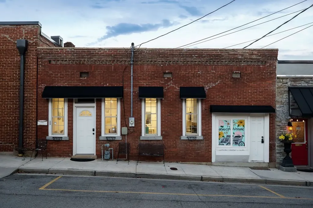 105 W Walnut Smithville TN 37166