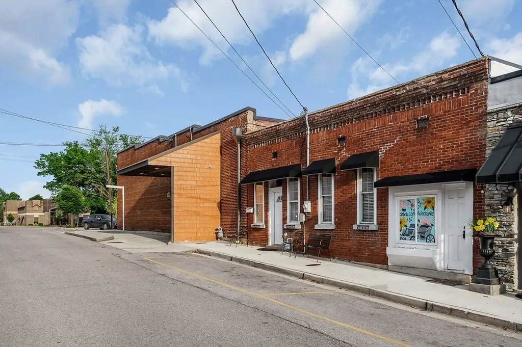 105 W Walnut Smithville TN 37166