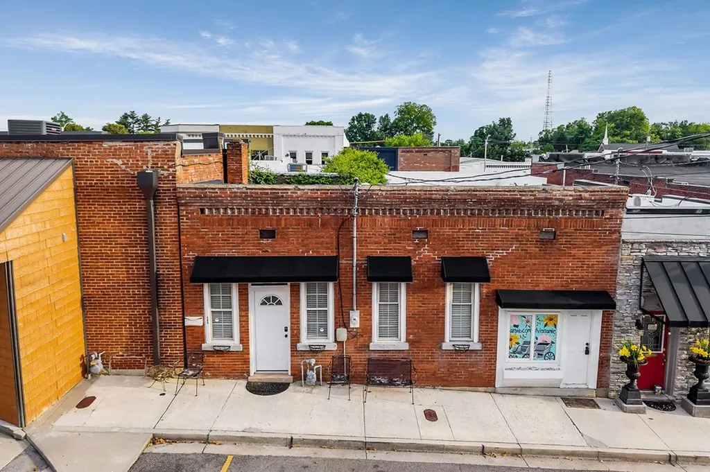 105 W Walnut Smithville TN 37166