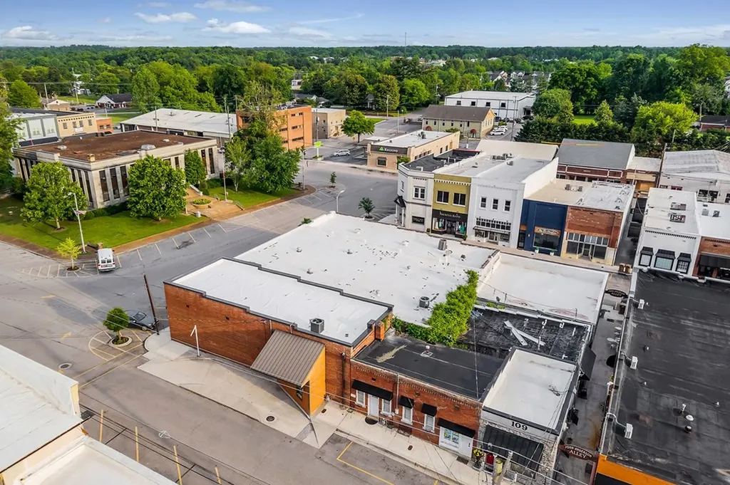 105 W Walnut Smithville TN 37166