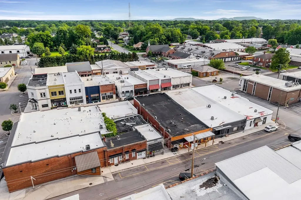 105 W Walnut Smithville TN 37166