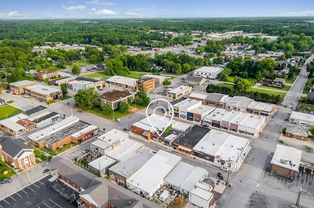 105 W Walnut Smithville TN 37166