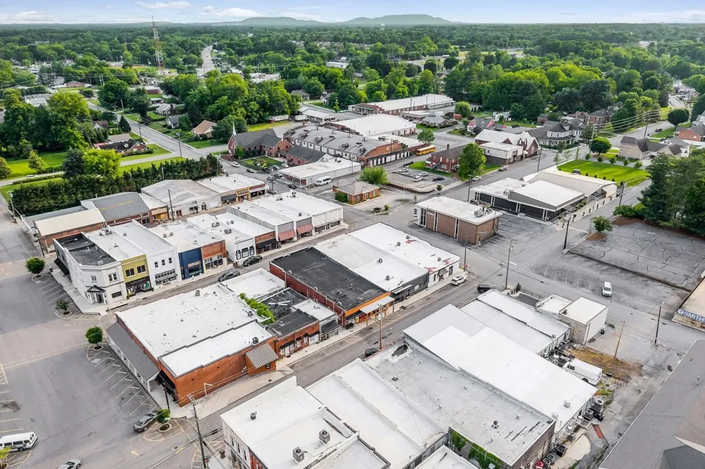 105 W Walnut Smithville TN 37166