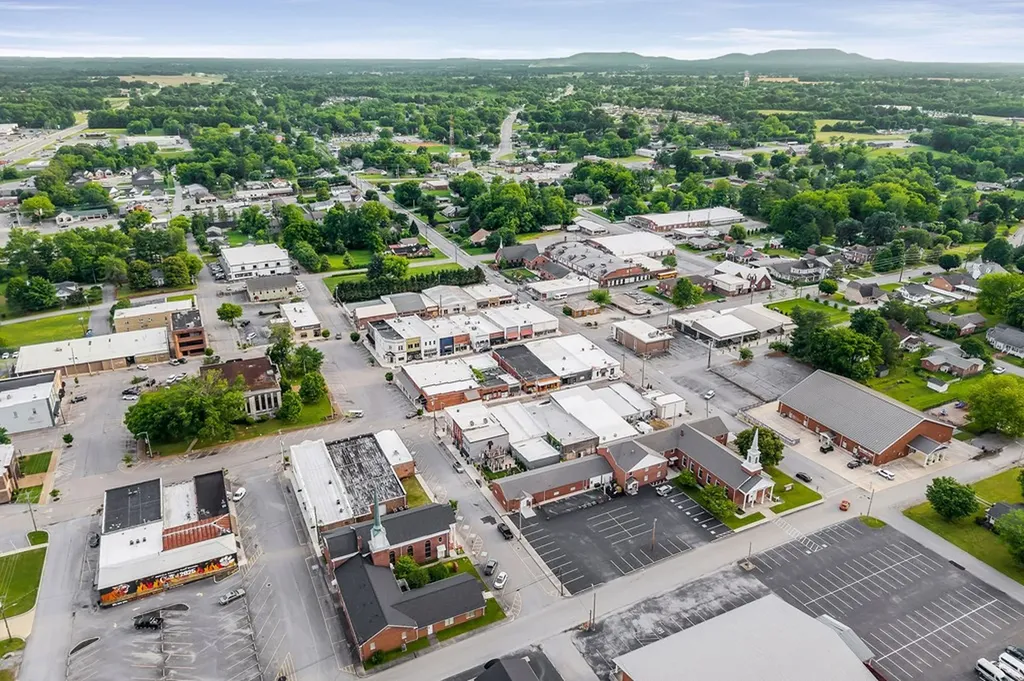 105 W Walnut Smithville TN 37166