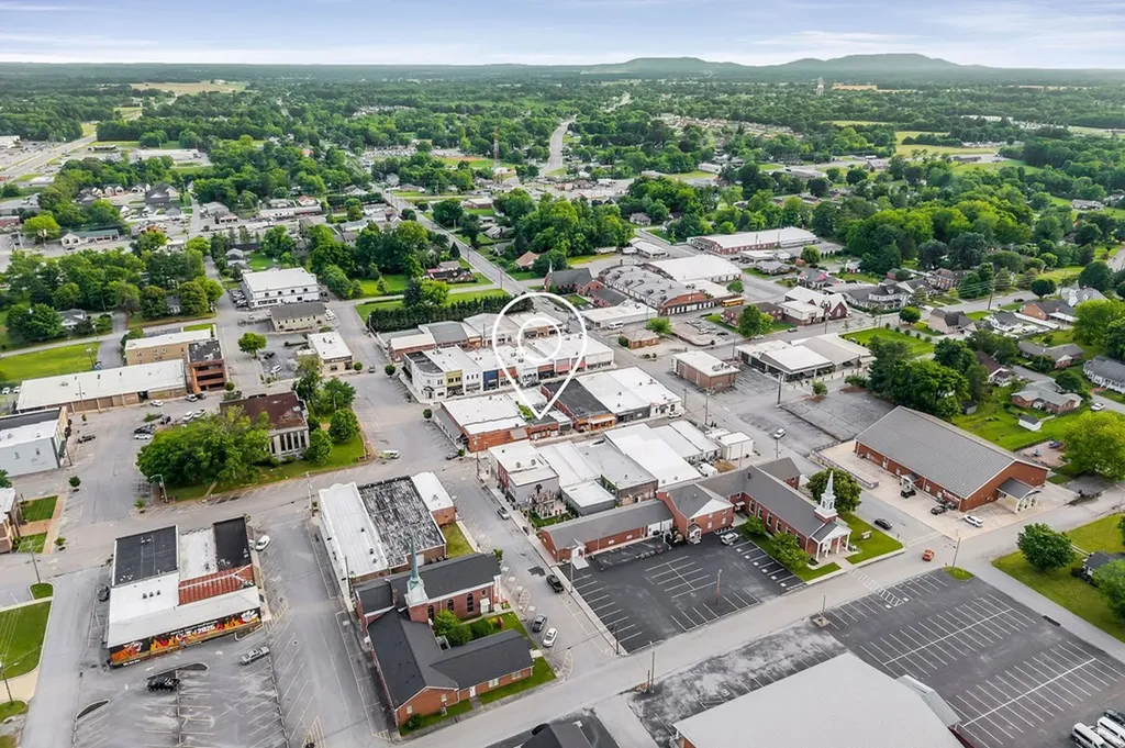 105 W Walnut Smithville TN 37166