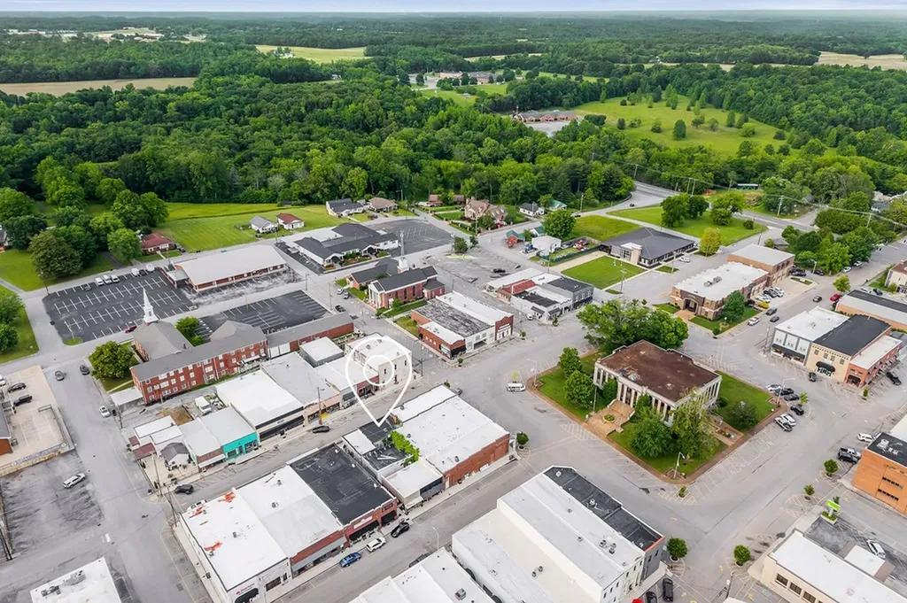 105 W Walnut Smithville TN 37166