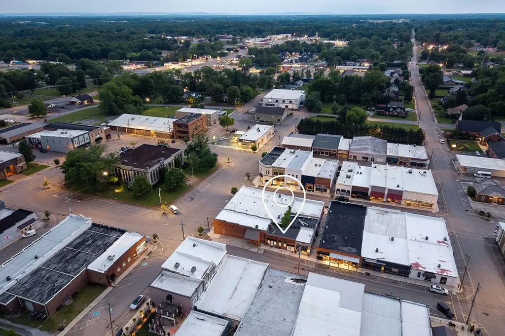 105 W Walnut Smithville TN 37166