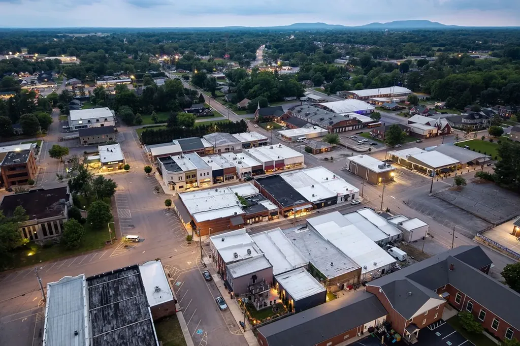 105 W Walnut Smithville TN 37166