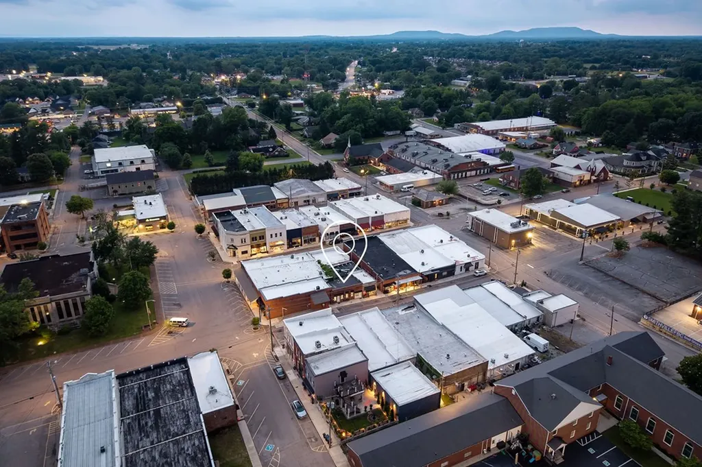 105 W Walnut Smithville TN 37166