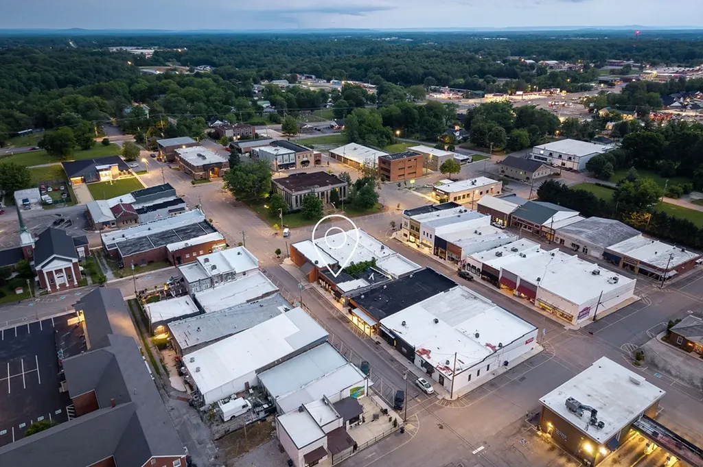 105 W Walnut Smithville TN 37166